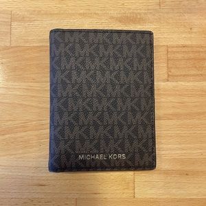 ⚡️SALE⚡️Michael Kors Wallet Passport Holder - BNWOT